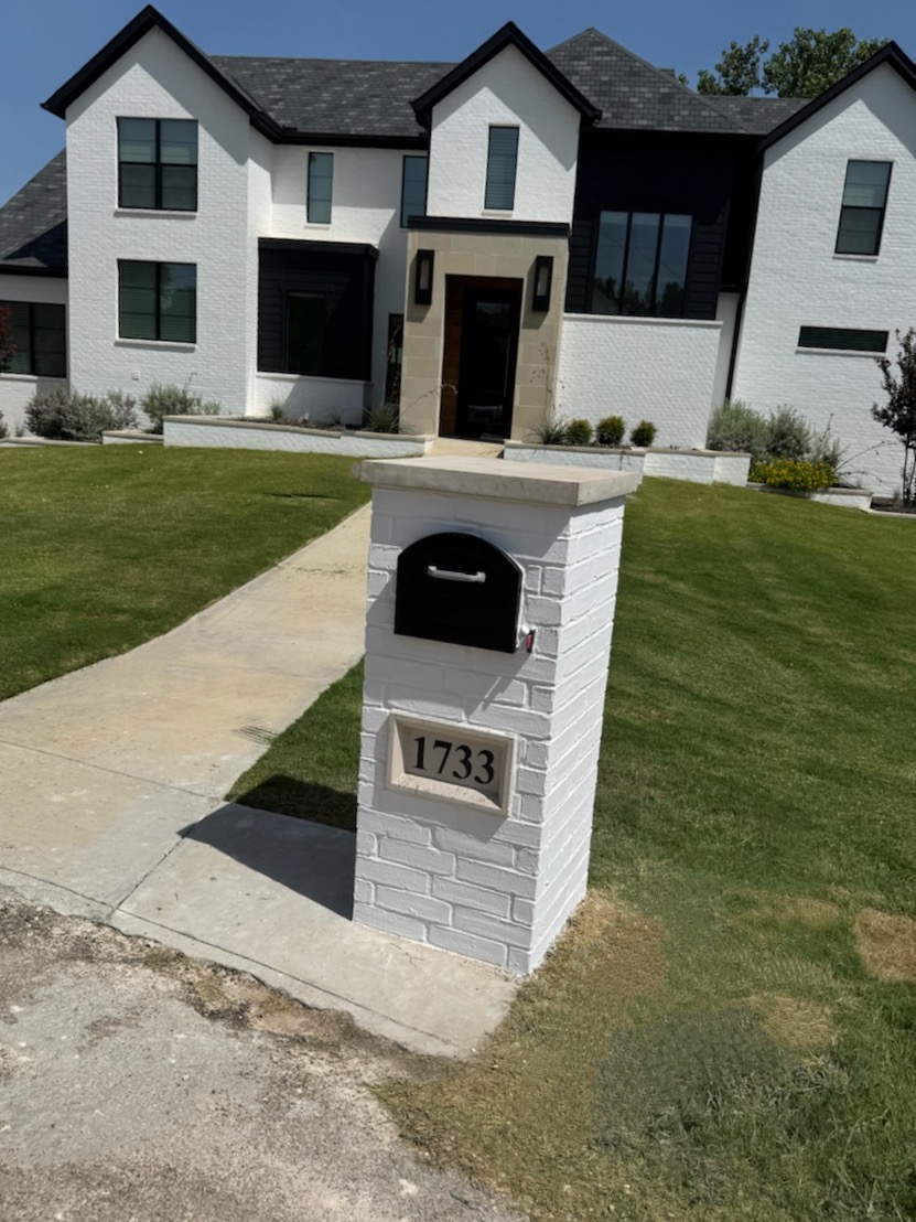 White Brick Mailbox by Parker County Mailboxes & Masonry