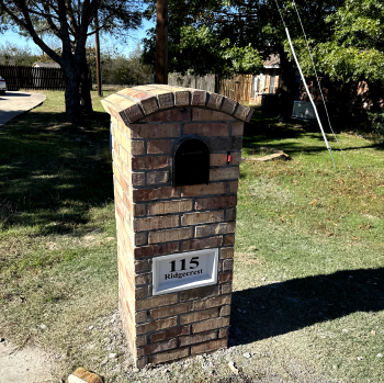 Brick Mailbox by Parker County Mailboxes & Masonry